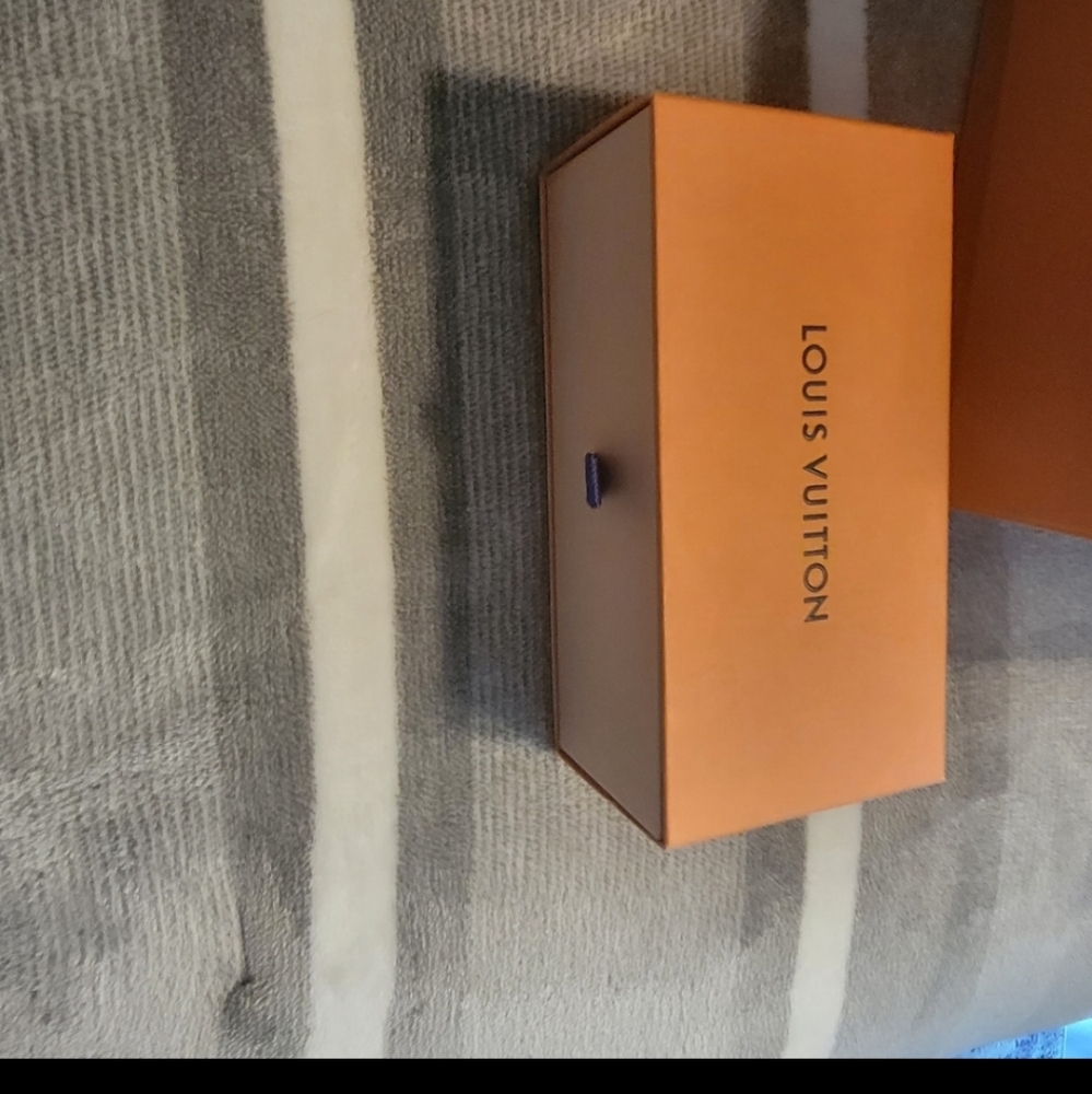 Louis Vuitton box